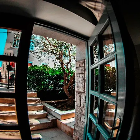 Polias 아파트 풀라