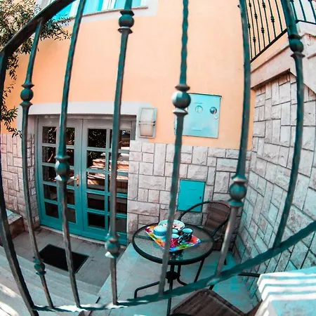 Apartman Polias *