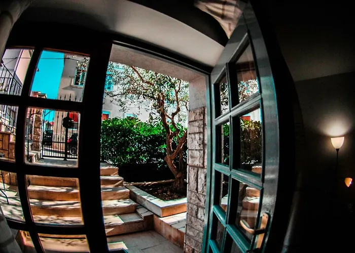 Polias 아파트 풀라