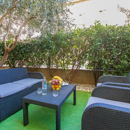 Polias Apartament *